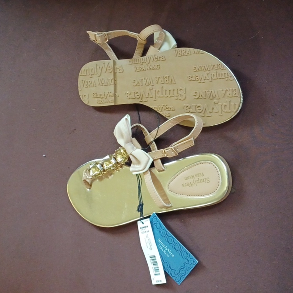 Simply Vera gold sandals with gems and a bow(NWT)
